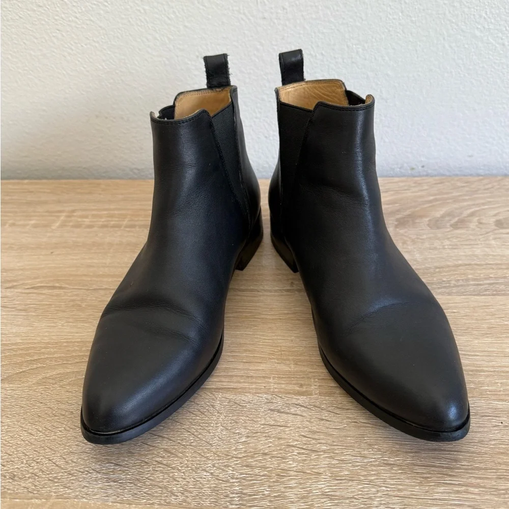 Nisolo black leather Chelsea pull on ankle Boots Women’s Sz 7.5‎